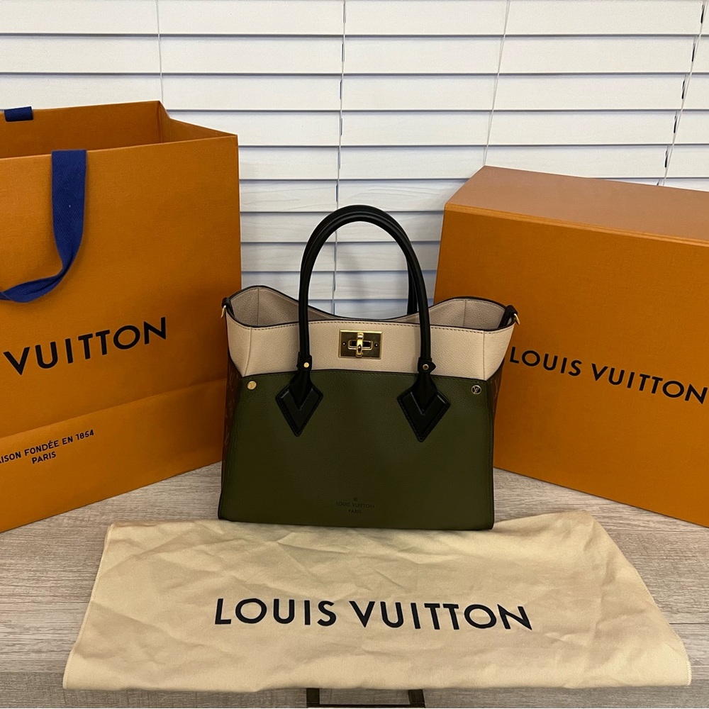 LOUIS VUITTON On My Side MM Laurel Green/Beige